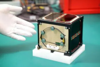 اولین ماهواره چوبی جهان به مدار زمین پرتاب می شود