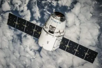 امروز در فضا: اسپیس ایکس اولین محموله خصوصی را به ایستگاه فضایی بین‌المللی حمل کرد