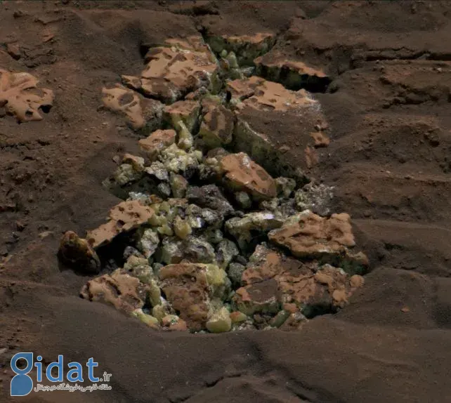 مریخ نورد کنجکاوی پس از شکستن تصادفی یک سنگ به کشف شگفت انگیزی دست یافت