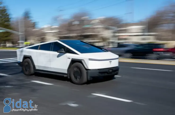 ایلان ماسک اعلام کرد که نرم‌افزار جدید تسلا امکان ارسال پیامک هنگام رانندگی را فراهم می‌کند