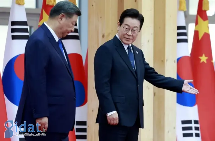 شوخی شی جین پینگ با رئیس جمهور کره جنوبی در مورد گوشی شیائومی: ببینید آیا در پشتی دارد یا نه