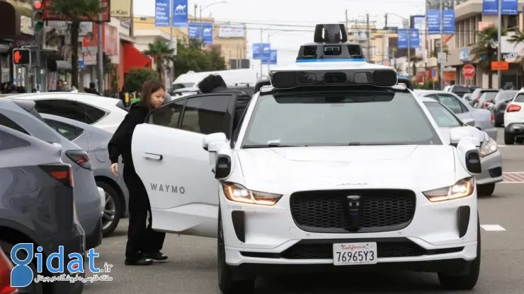 بستن درب تاکسی‌های رباتیک Waymo توسط پیک‌های غذا