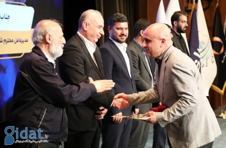 فناپتک در نهمین اجلاس ملی رضایت مشتری، تندیس برند برتر مشتری مداری را دریافت کرد