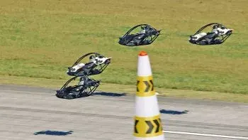 فرمول یک آسمان‌ها؛ جتسون‌ها اولین مسابقه بین ماشین‌های پرنده را برگزار کردند [تماشا کنید]