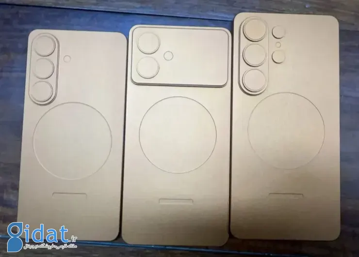 سه ماکت سفید از گوشی گلکسی اس ۲۶