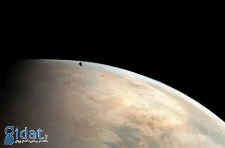 تصاویر جدیدی از مدارگرد مارس اکسپرس از قمر فوبوس مریخ بر فراز سیاره سرخ منتشر شده است