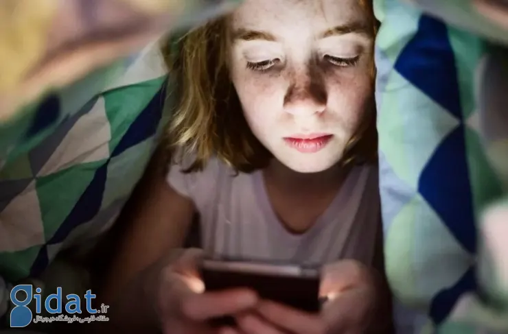محققان: داشتن تلفن همراه قبل از ۱۲ سالگی می تواند باعث افسردگی و چاقی در کودکان شود