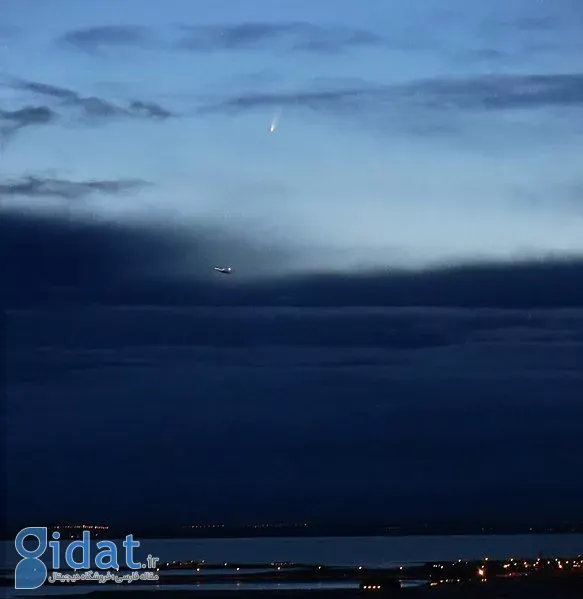 دنباله‌دار مک‌نات بر فراز شبه جزیره Reykjanes، ایسلند.