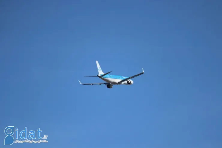 هواپیمای درحال پرواز