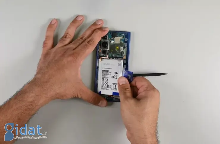 کالبدشکافی گلکسی زد فولد ۷ توسط iFixit؛ تعمیر این گوشی دشوار است [تماشا کنید]