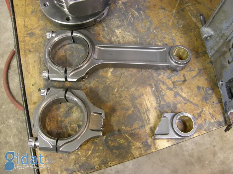 یک شاتونن سالم در کنار یک شاتون شکسته