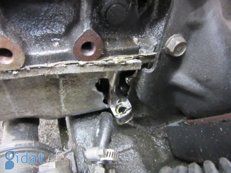 خرابی موتور بر اثر شکستن شاتون و خروج آن از بدنه پیشرانه