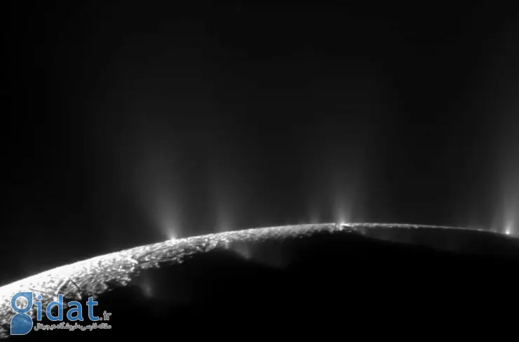 کشف فوران بخار آب 10000 کیلومتری در قمر زحل