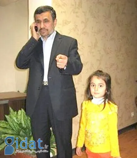 عکس احمدی نژاد و نوه اش دست به دست شد