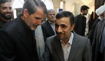 عکسی از احمدی نژاد و صادق پرودوکانی در جوانی
