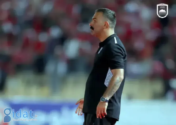 حمایت چادرملو از حنیف در مقابل شعارهای هواداران پرسپولیس