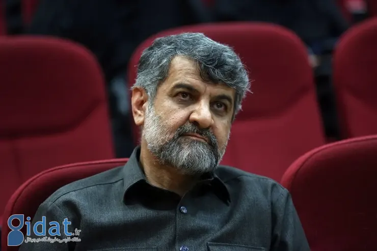 آقای مهدی نصیری! شما را چه شده که کنار رضا پهلوی ایستاده‌اید؟