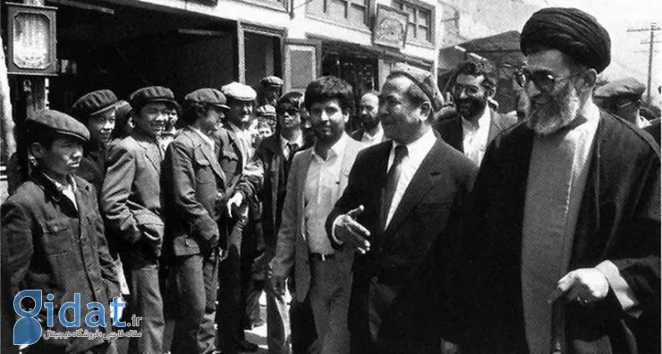 عکس «رهبر انقلاب» در حال قدم زدن در خیابان‌های چین