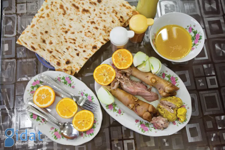 در این نقطه جغرافیایی، سم‌داران گوزن و شتر می‌خورند