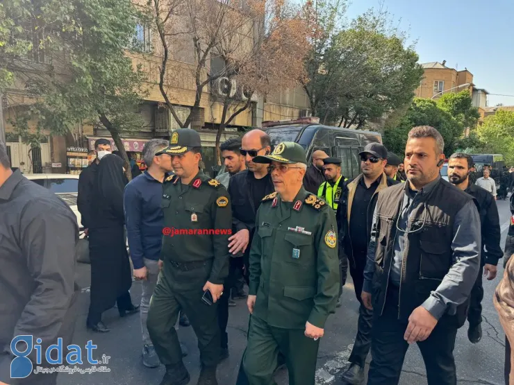 بوسه فرمانده ارشد نظامی ایران بر تابوت
