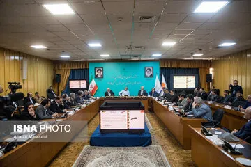 آیا جوان ایرانی نباید موبایل و لپ تاپ خوب داشته باشد؟