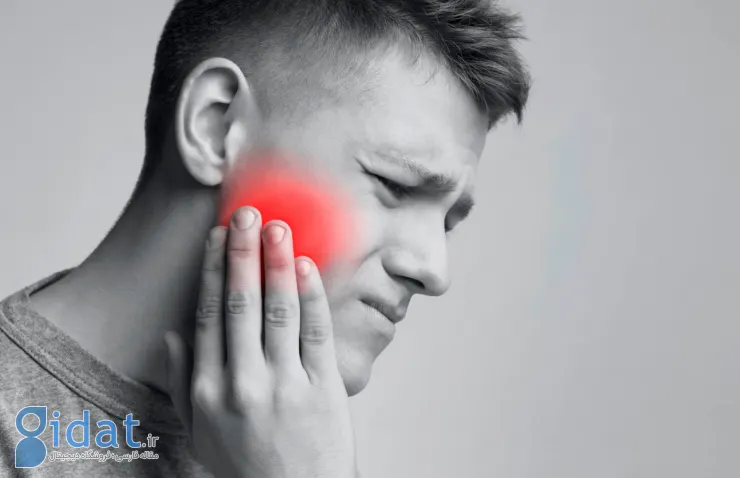 A-young-man-experiencing-jaw-pain