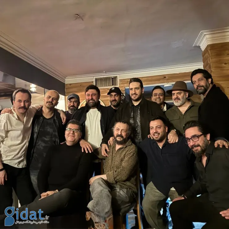 قابی محبوب از گردهمایی چند خواننده و بازیگر مشهور