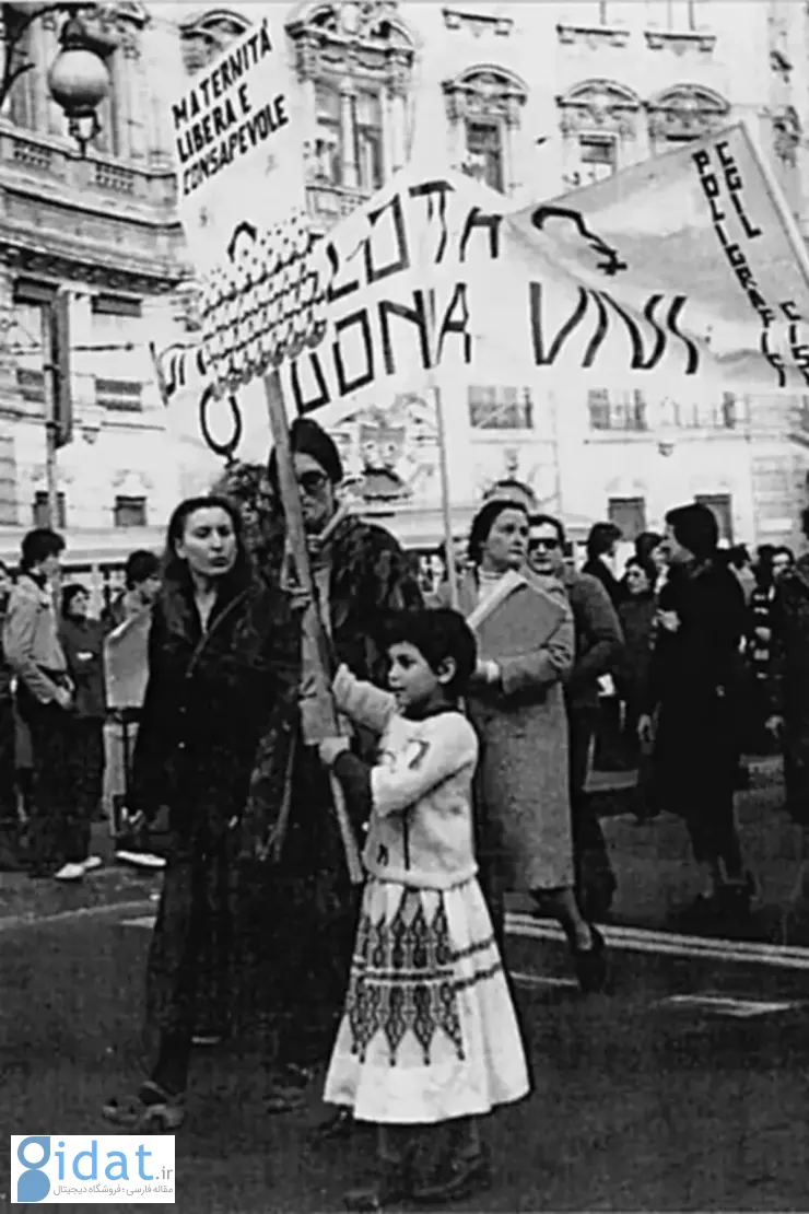 miuccia-prada-during-a-nonviolent-protest-pro-women-rights-in-70-690f128c00044416ed58be9d_11zon