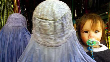 حکم تاریخی دادگاه فرانسه برای تمام زنان افغان!
