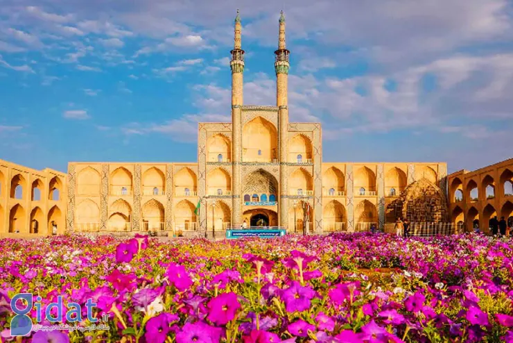 میدان امیر چخماق یزد در بهار