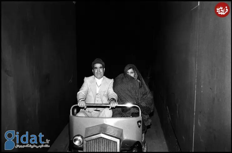تصویر زیرزمینی یک زوج مسن در تونل وحشت پارک ارم