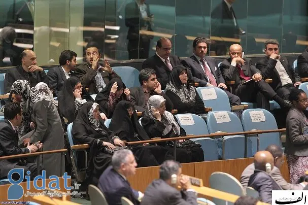 عکسی از زنان همراه با محمود احمدی‌نژاد در آمریکا
