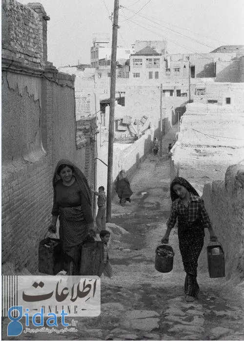 حمل سطل آب در تهران که آب لوله کشی نداشت