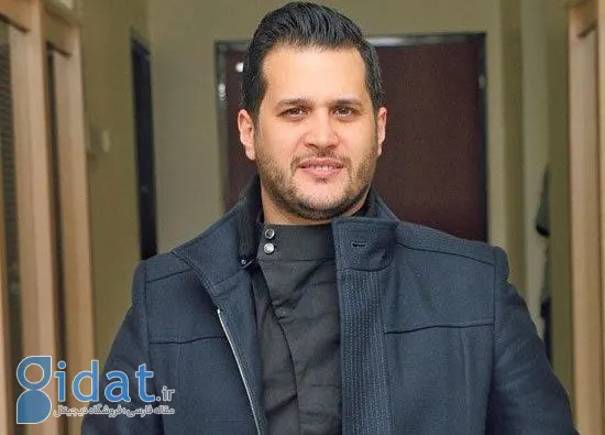 دامن آینه‌ای از بازیگر آوا باران با استایلی اسپرت