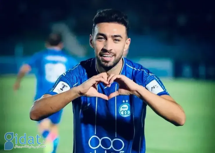 منیر الحدادی به عشق پیراهن قرمز و آبی پوشید!