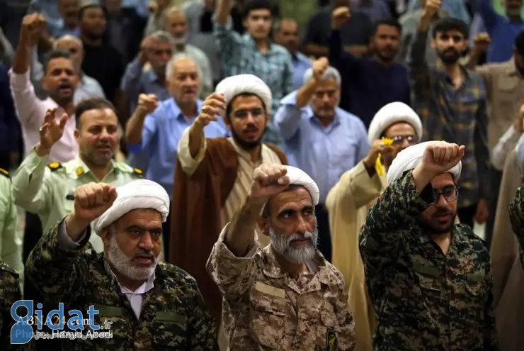 طلاب قم لباس نظامی پوشیدند