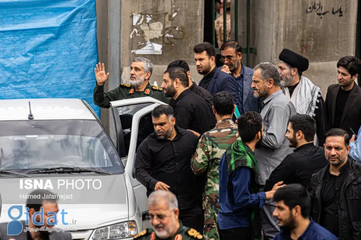 تصویر متفاوتی از مقام ارشد سپاه در مراسم دیروز 