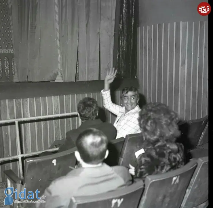 فردین در تئاتر پارس لاله زار؛ مثل همیشه خوش تیپ!