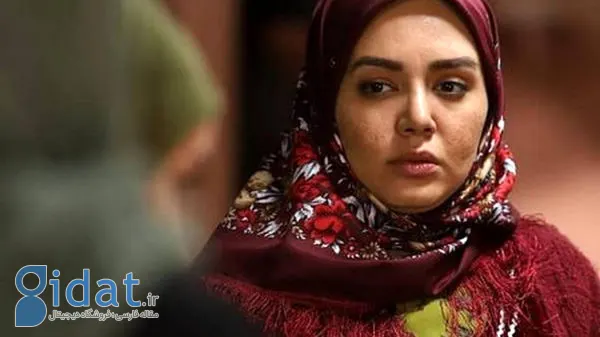 تیپ شیرین نونخ در تالار وحدت جلب توجه می‌کرد