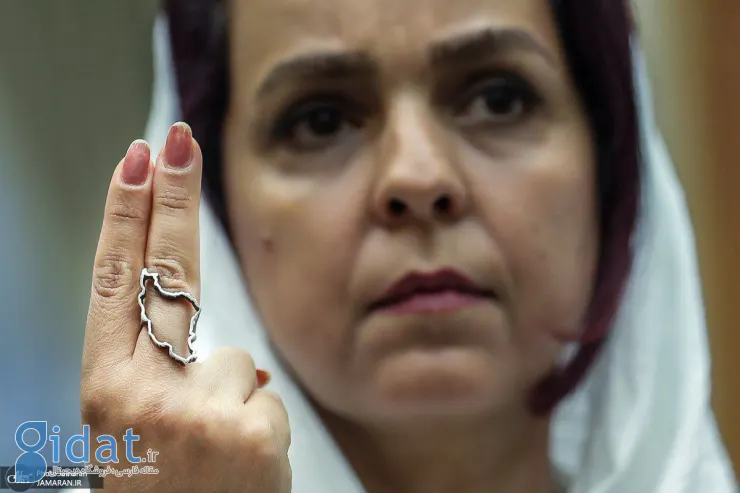 تصویری متفاوت از یک زن در مراسم یادمان امام خمینی