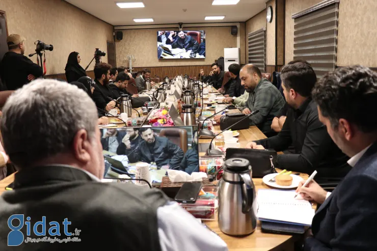 حضور محسن افشانی در یک جلسه دولتی جنجال ساز شد