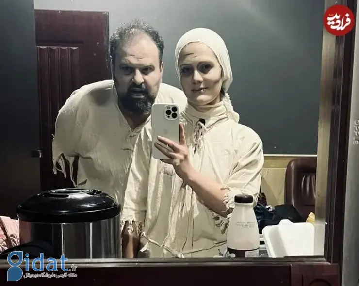 عکسی از دو زن سوجان در پشت صحنه یک نمایش