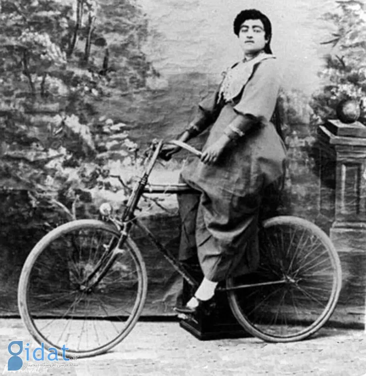 دختر یاغی ناصرالدین شاه دوچرخه سواری می کند