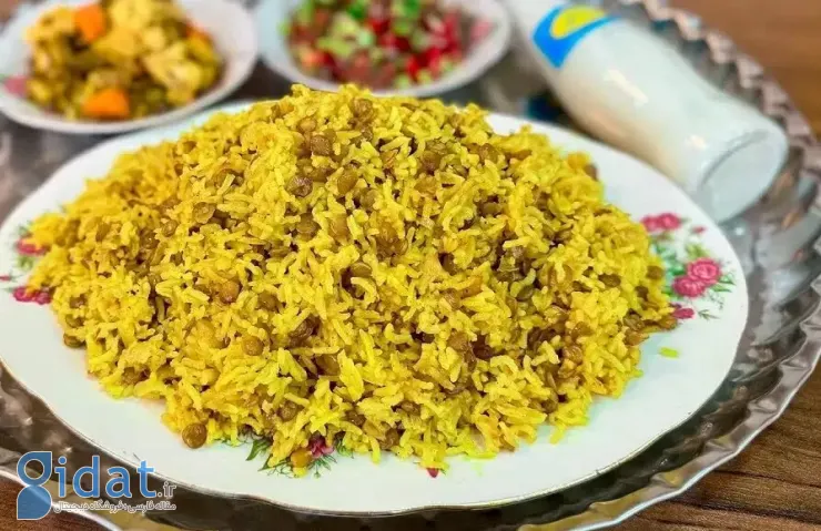 خورش عدس؛ یک ناهار گرم زمستانی که با ترشیجات حسابی جور درمی‌آید