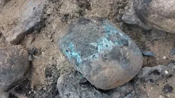 کشف سنگ های عجیب در پنج قاره جهان