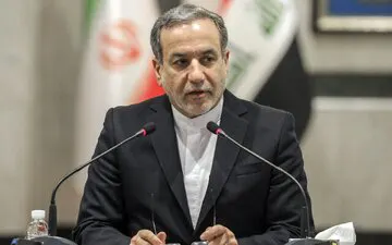 عکس محبوب عراقچی در حال اهدای خون