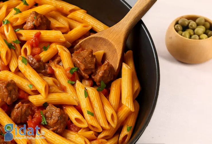طرز تهیه پاستا با گوشت چرخ کرده و سیب زمینی