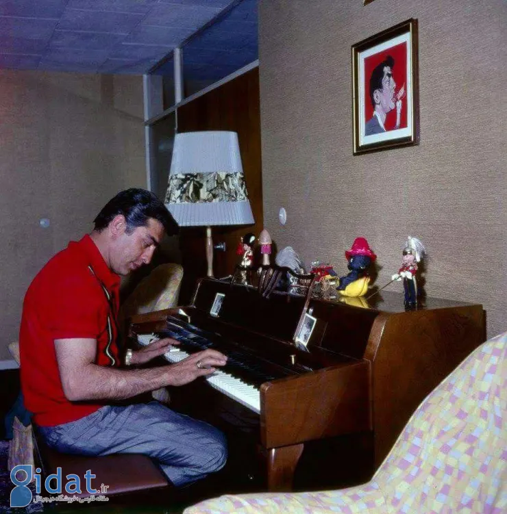 تصویری کمتر دیده شده از محمدعلی فردین در حال نواختن پیانو
