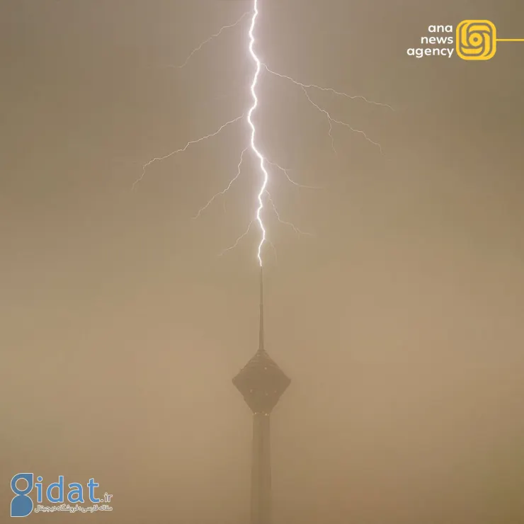 تصویری از رعد و برق دیشب که به منظره مردمی تبدیل شد