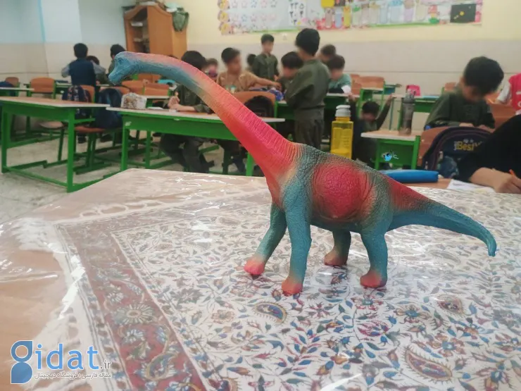 عکسی از هدیه غیرمنتظره دانش آموز در روز معلم!